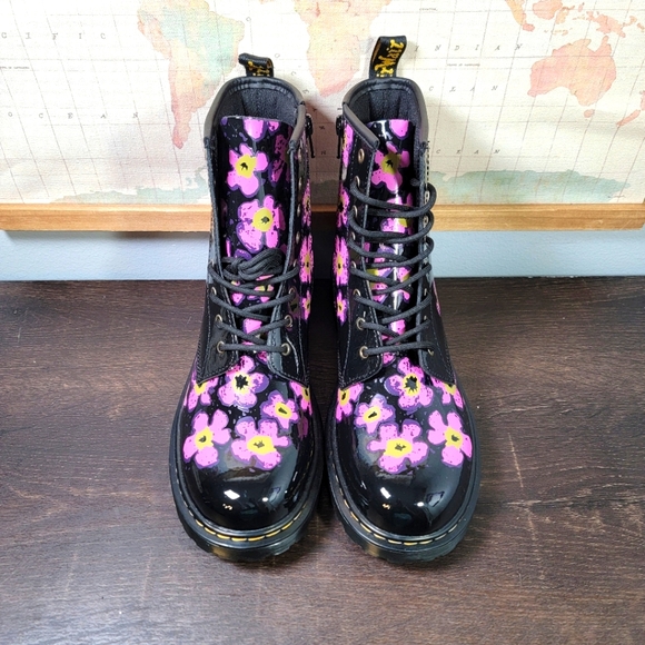 BRAND NEW Dr. Martens Pansey Fayre Combat Boot Women's Size 7.0 - Picture 2 of 8